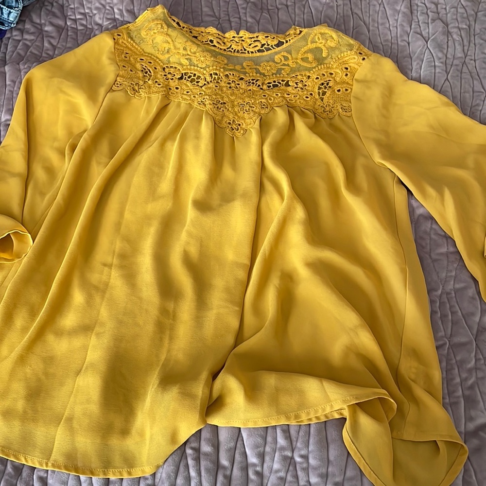 Mustard yellow shirt worn 3 times in good condition.